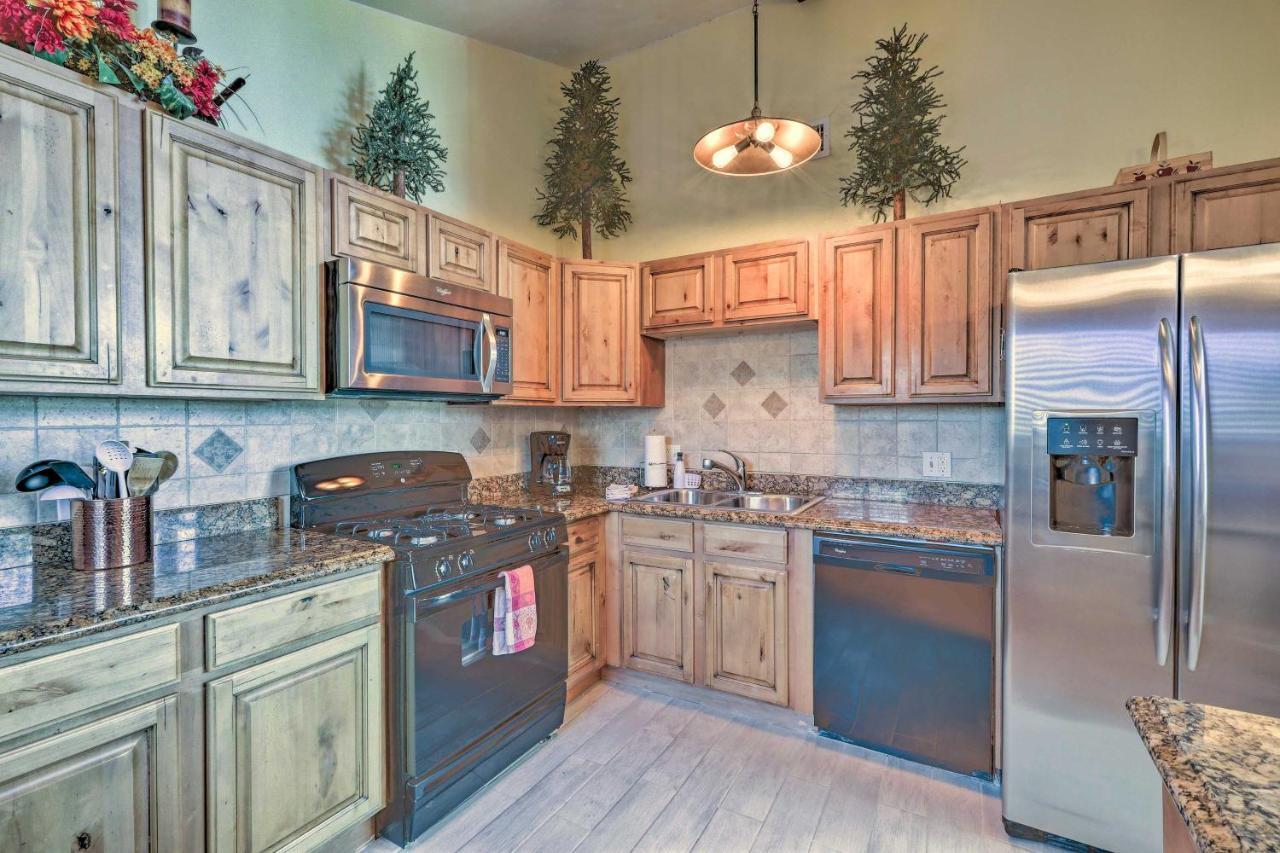 Flagstaff Townhome - Walk To Country Club And Pools! المظهر الخارجي الصورة
